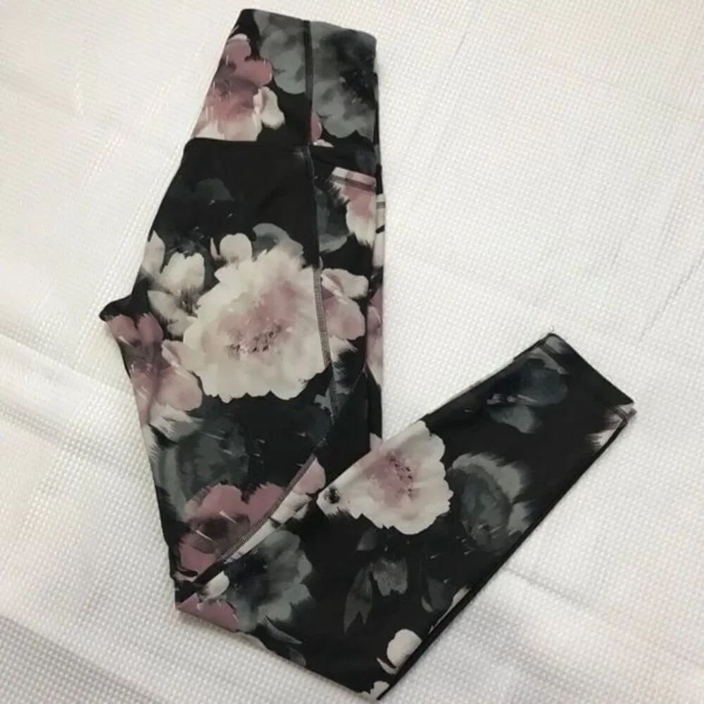 Old Navy capri leggins pants.. size small 0321